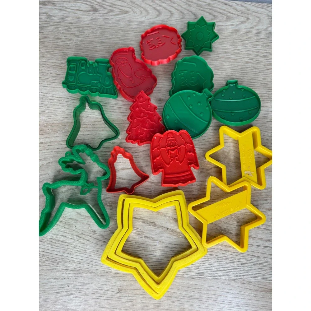 Vintage Christmas Cookie Cutter Lot Wilton Stars Reindeer Santa Angel 17 Pieces